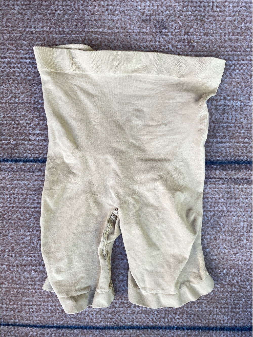 Skims Body Seamless Sculpt Mid Thigh Shorts Ochre Large New without tags